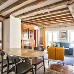Exquisite And Spacious Apartment