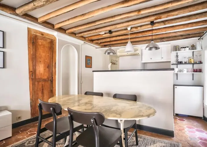 Exquisite And Spacious Apartment