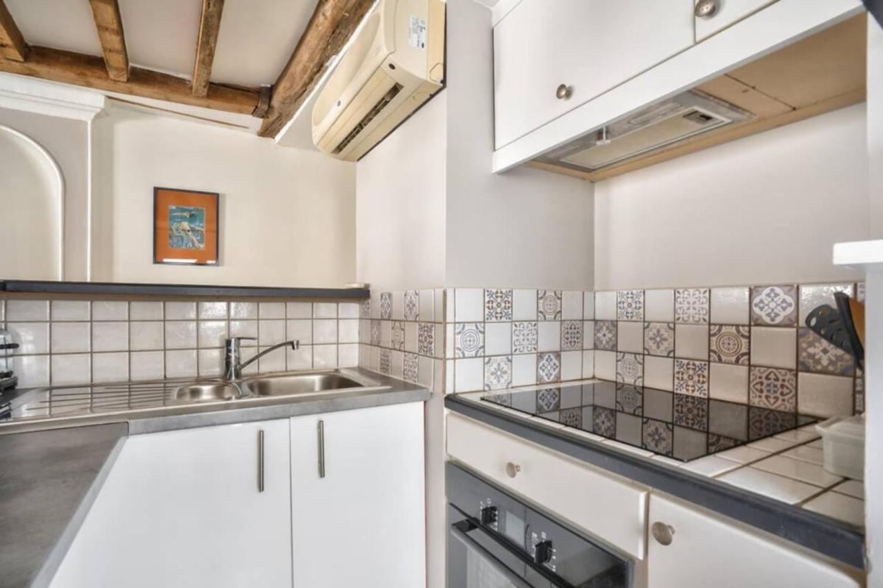 Exquisite And Spacious Apartment *